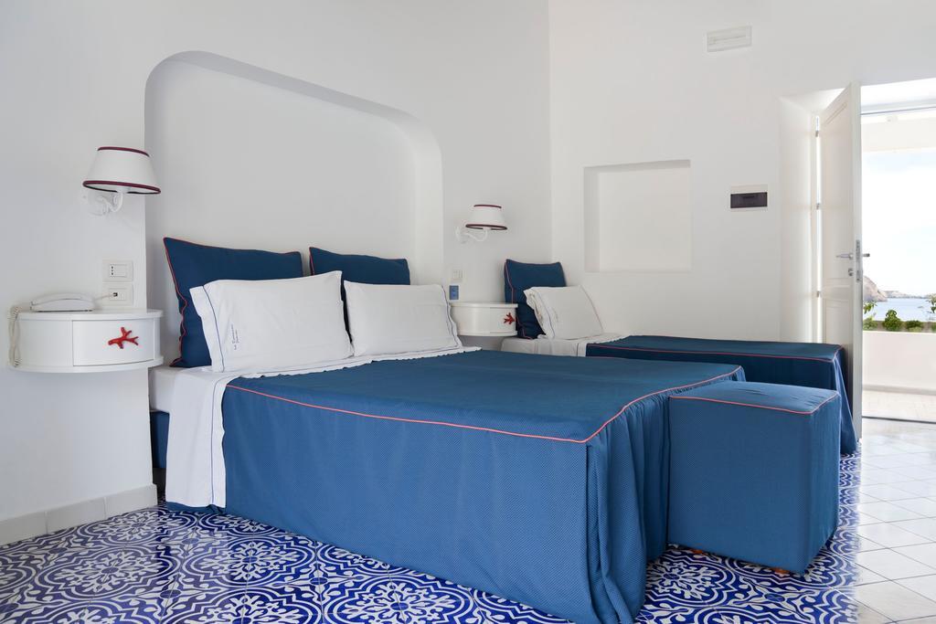 Hotel La Terrazza Panarea Cameră foto