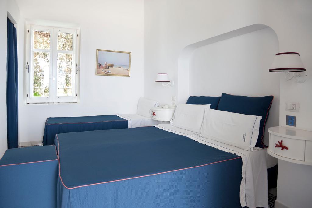 Hotel La Terrazza Panarea Cameră foto