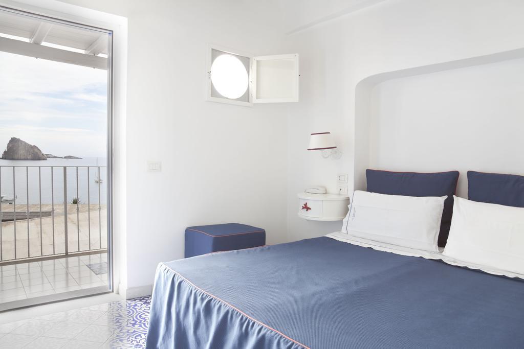 Hotel La Terrazza Panarea Exterior foto